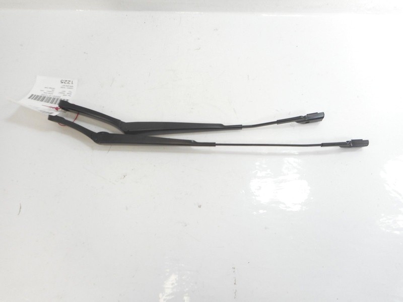 07 2007 Volkswagen VW Passat Left & Right Wiper Arm Set Pair OEM