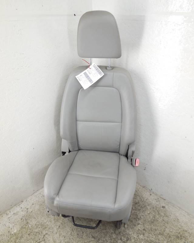2007-2009 Suzuki XL-7 Front Seat Passenger Right Manual Leather OEM
