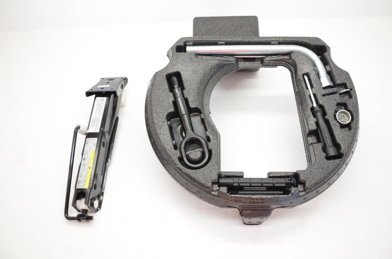 16-18 Audi A6 Jack and Tool Kit Assembly 4G0012109