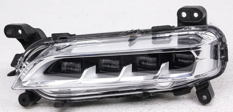 OEM Lincoln Aviator Left Driver Side Fog Lamp LC5Z-15201-A - Lens Edge Cracked