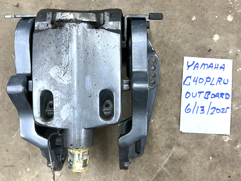 Yamaha Complete Swivel Bracket Assembly 40 HP -90-97 6E9-43311-01-4D