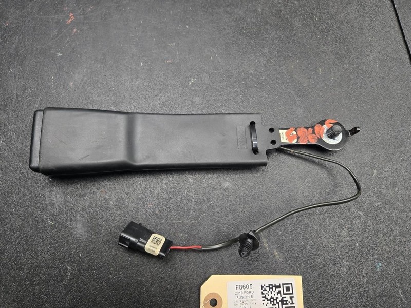 Front Left Seat Belt Buckle 2018 Ford Fusion HG9Z-5461203-AD 2017 2019 2020