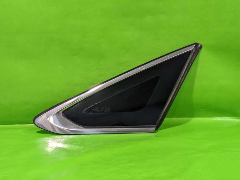 18 19 SONATA PASSENGER RIGHT REAR QUARTER GLASS OEM 4553-61