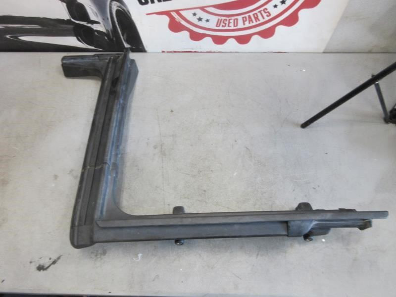 2018-2024 Jeep Wrangler JL 4 Door OEM LH Driver Side Door Glass Frame 68251571