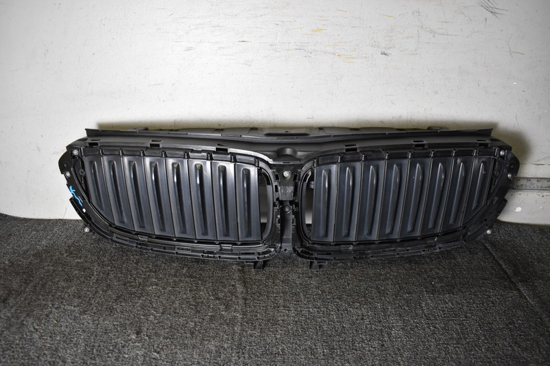 2017-2019 G32 BMW 6GT FRONT OEM UPPER Radiator Grille Active Air Shutter