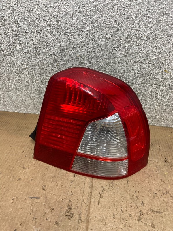 2002 to 2004 Kia Spectra Sedan Right Passenger Side Tail Light AA7116 DG
