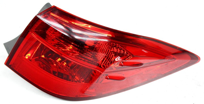 OEM Right Passenger Side Halogen Tail Lamp For Toyota Corolla Sedan SE, XLE, XSE