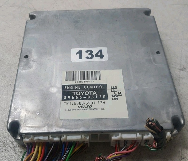 2000 2001 TOYOTA CAMRY ENGINE COMPUTER ECU 89666-06021
