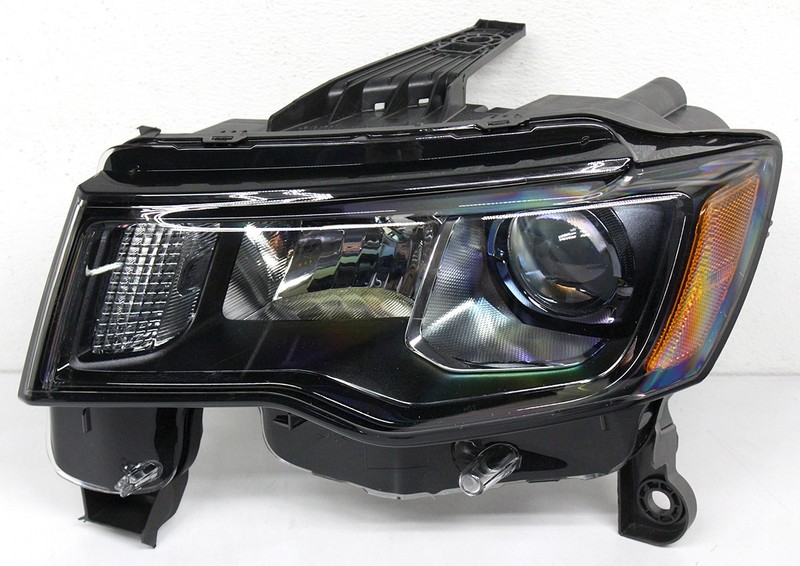 OEM Left Driver Side Halogen Headlamp For Jeep Grand Cherokee 68266647AF