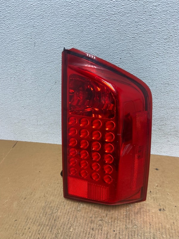 2004 to 2010 Infiniti Qx56 Right Passenger RH Side Tail Light AE2828 LK