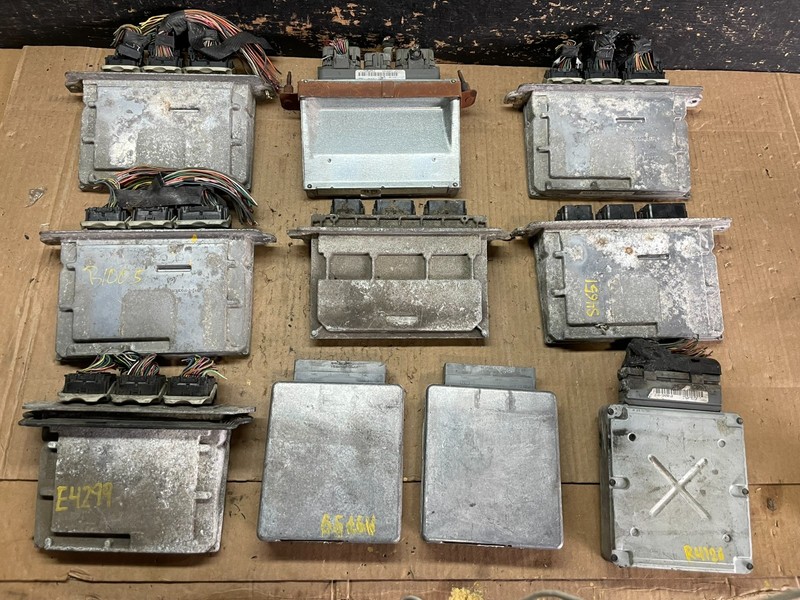 Mix of 10 Ford ECM Engine Computer Module AB3206