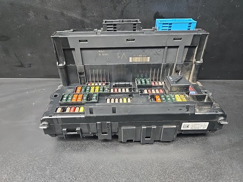 11 - 16 BMW 528i 535 550 FUSE BOX W/ COMPUTER CONTR. UNIT 9234421-01 OEM & FUSES