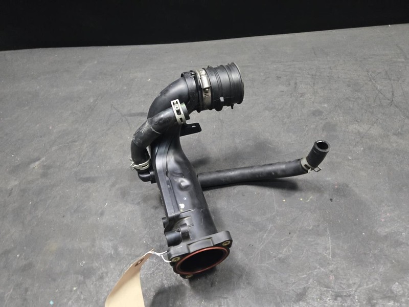 Engine Air Intake Duct 2022 Nissan Rogue 16576-6RC3B 2023 2024 2025