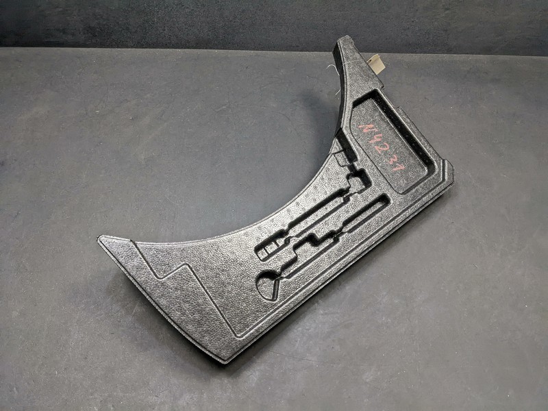 Trunk Floor Right Passenger Foam Spacer 19 Nissan Rogue Sport 84977-6MA0B 17-18