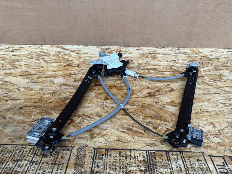 FORD MUSTANG GT 2015-2023 OEM FRONT RIGHT PASSENGER WINDOW REGULATOR WITH MOTOR