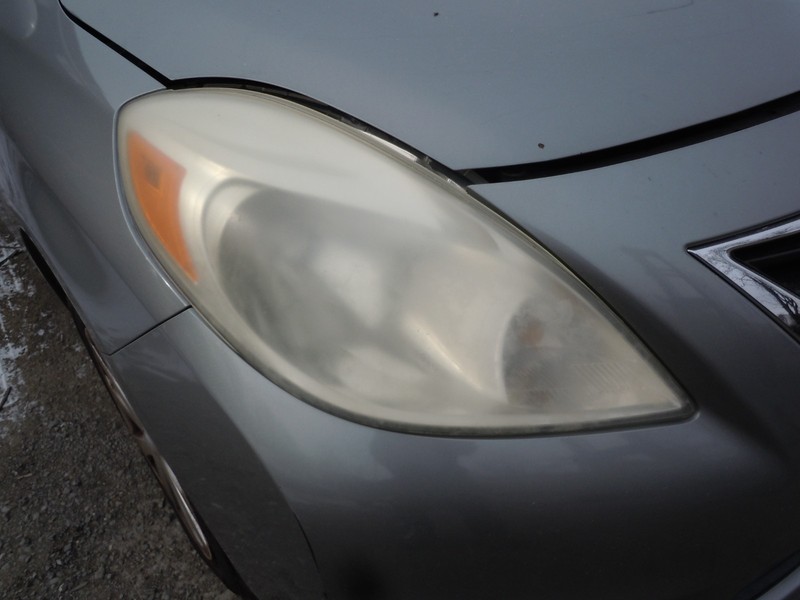 2012-2014 Nissan Versa Sedan Halogen Headlight Passenger Right RH OEM