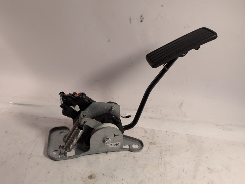 05 06 07 Subaru Legacy & Outback Accelerator Gas Pedal Assembly 36010AG021 OEM