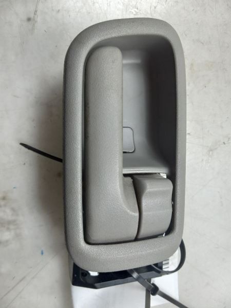 2007 TOYOTA HIGHLANDER PASSENGER SIDE FRONT INTERIOR DOOR HANDLE