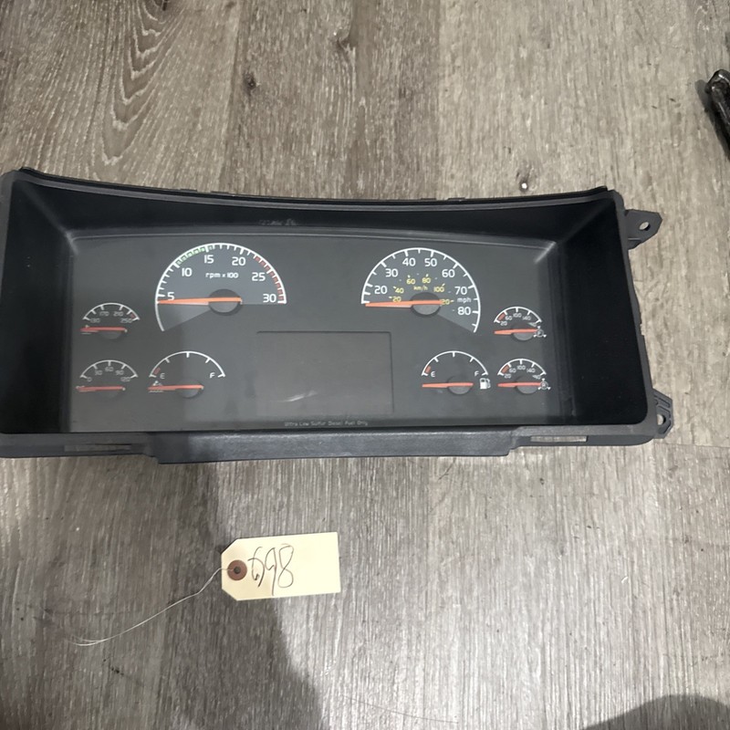 VOLVO VNL USED INSTRUMENT CLUSTER - P/N: 21546088-P02