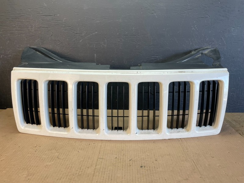 2008 2009 2010 Jeep Grand Cherokee Front Upper Grill Grille OEM AD8520 DG