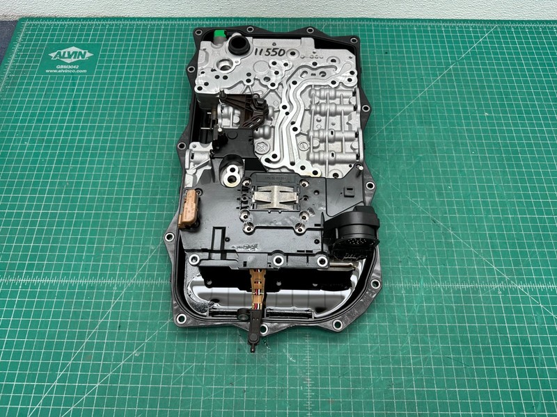 2011 BMW 550i 8HP-70 AUTOMATIC TRANSMISSION CONDUCTOR PLATE VALVE BODY OEM