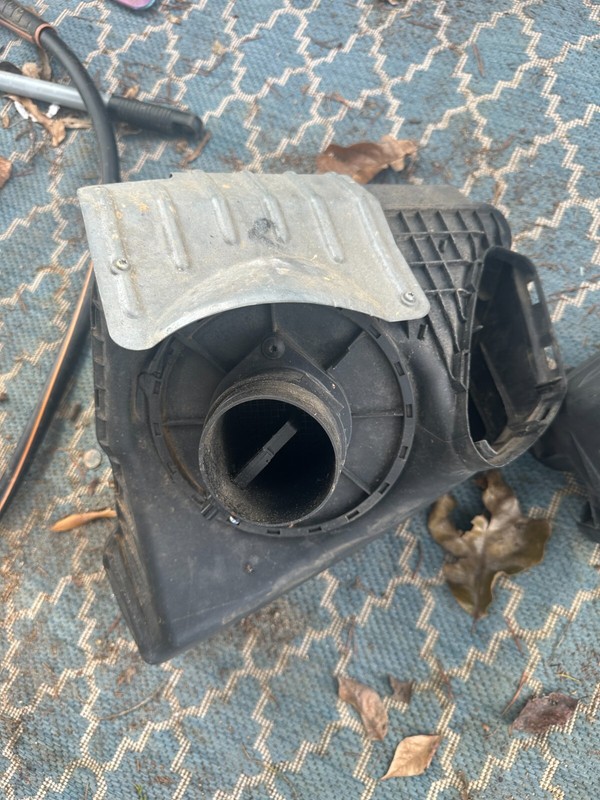12-16 AUDI A6 OEM AIR FILTER INTAKE CLEANER BOX - STOCK