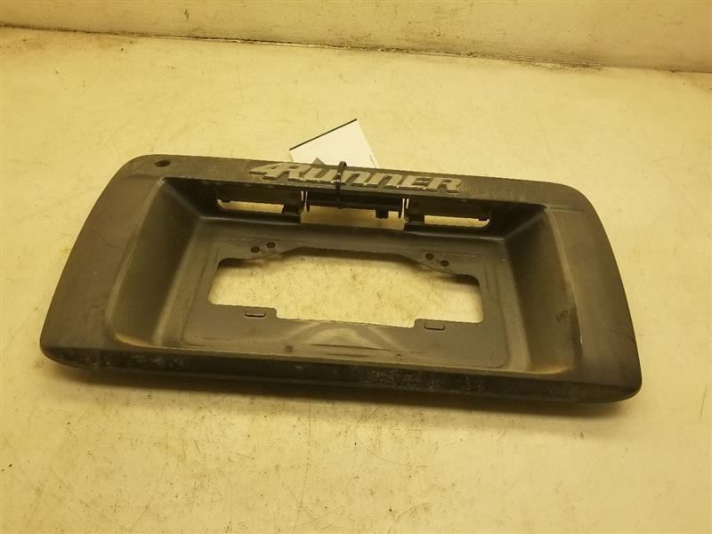 96 97 98 TOYOTA 4 RUNNER LICENCE PLATE TRIM GRY-751