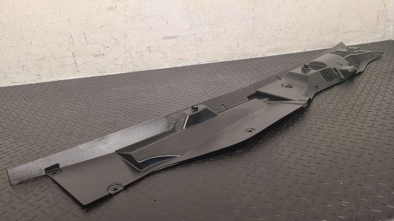 02-07 Saturn VUE Windshield Upper Cowl Vent Panel OEM 22722207