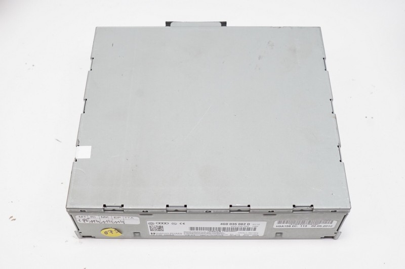 VOLKSWAGEN TOUAREG Radio Receiver Control Unit OEM 2013