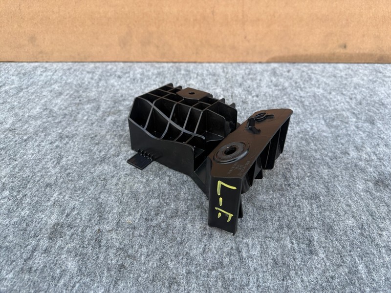 FORD BRONCO 2021-2025 OEM LEFT DRIVER PANEL MOLDING TRIM BRACKET ASSEMBLY