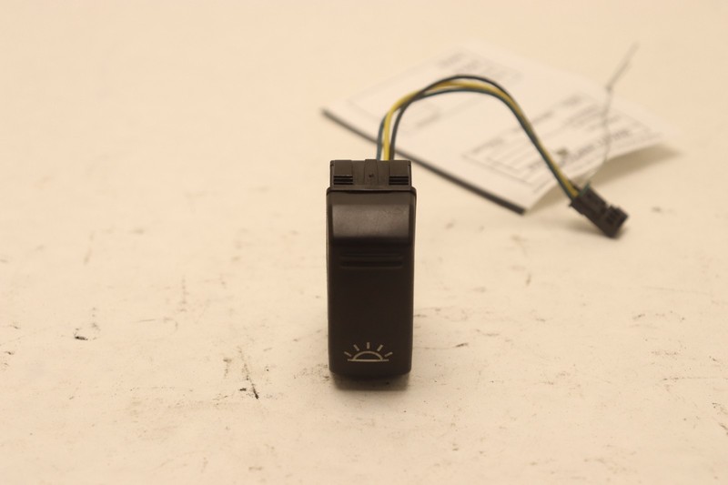 2018-2023 PETERBILT 579 PACCAR CAB DOME LIGHT SWITCH BUTTON P27-1216-037-01 OEM