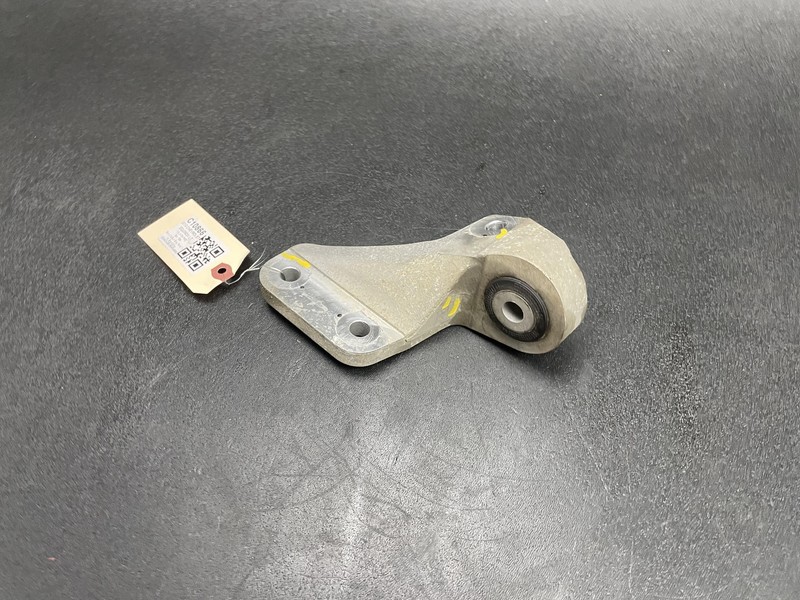 Transmission Mount Bracket 2019 Chevrolet Equinox 84338109 2018 2020 2021 - 2023