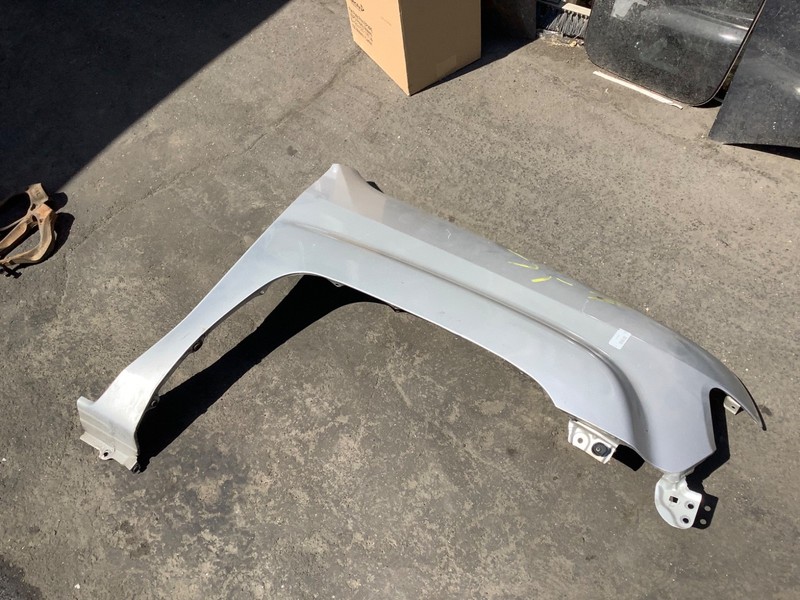 06-014 Honda Ridgeline Right Front Fender Silver OEM