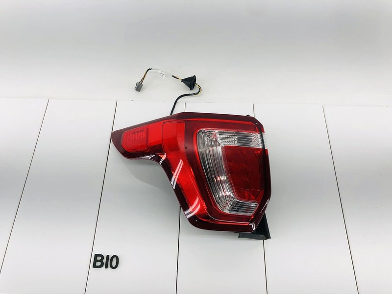 16-19 FORD EXPLORER REAR LEFT DRIVER SIDE OUTER TAIL LIGHT BRAKE STOP LAMP OEM
