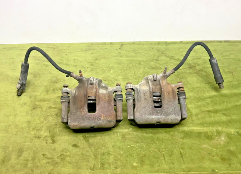 84-93 BMW E30 318 325 Front Left & Right Brake Calipers Carrier Girling SET OEM