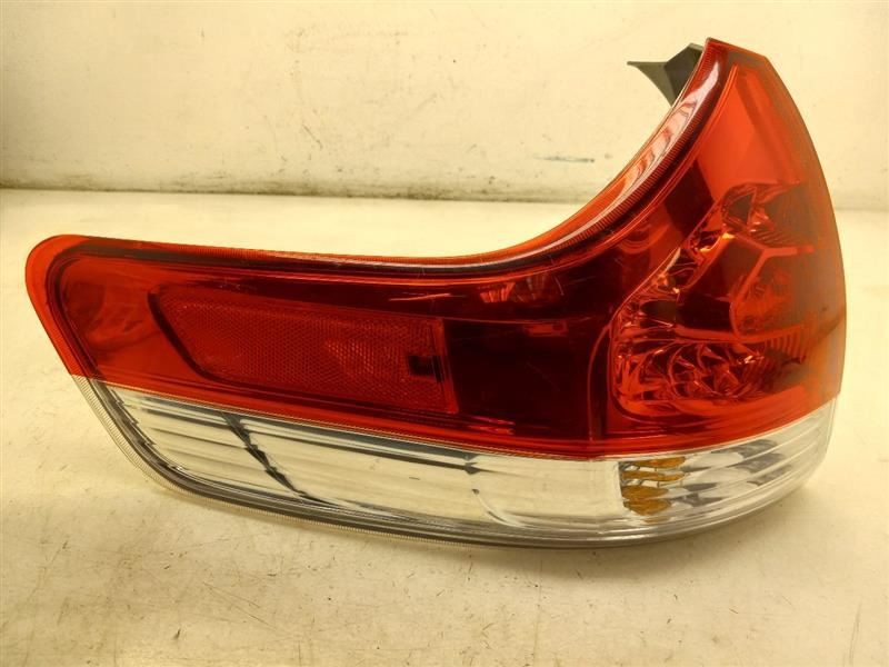 11 12 13 14 TOYOTA SIENNA LE DRIVER LEFT TAIL LIGHT QUARTER PANEL MOUNTED
