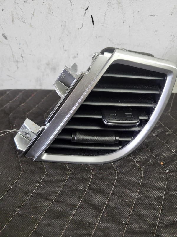 Used Oem Kia Right Passenger Dash Outer A/C Air Vent for 2021-2025 Seltos
