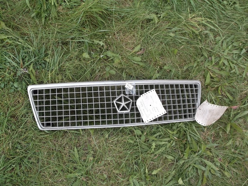 1987 Chrylser Reliant Front Grille Assembly w/ Emblem 4334012 *FREE SHIPPING*