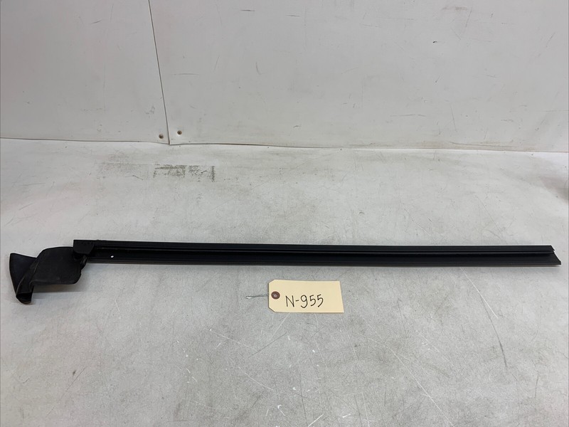 20-22 Tesla Model Y Front Left Door Inner Belt Rubber Seal Molding 955 U8