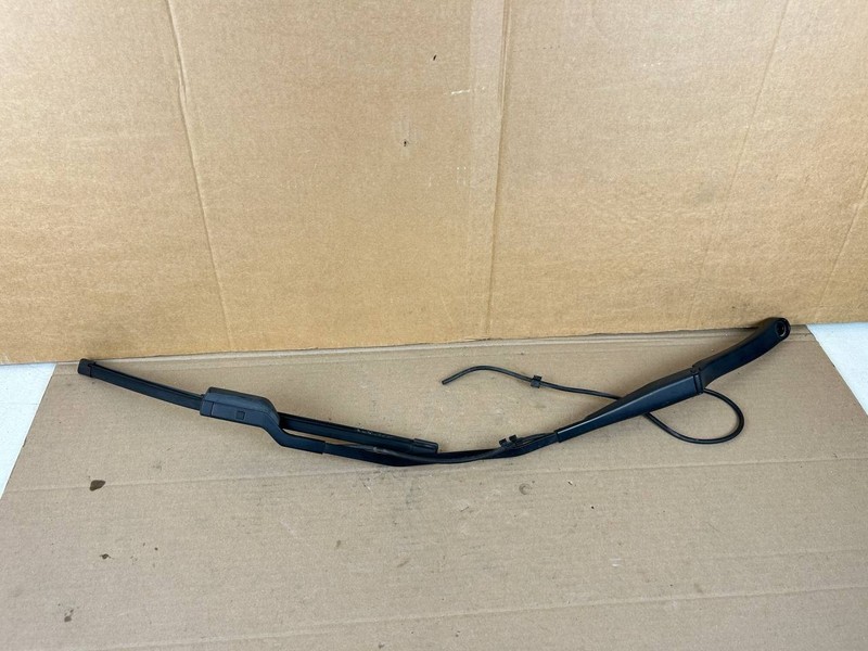 ✅2017-2023 Tesla Model 3 Front RH Passenger Windshield Wiper Arm OEM 6004FV4057