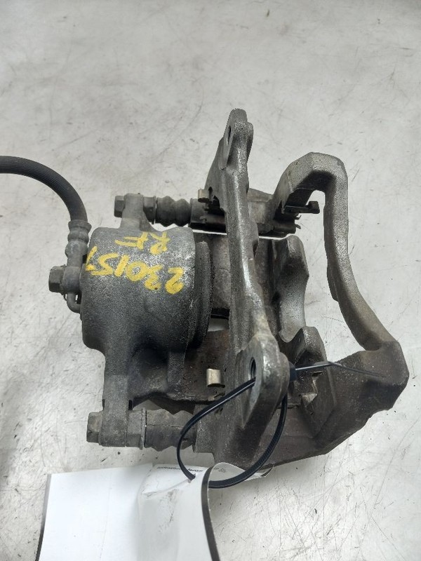 18 19 TOYOTA CAMRY SE FRONT PASSENGER RIGHT BRAKE CALIPER