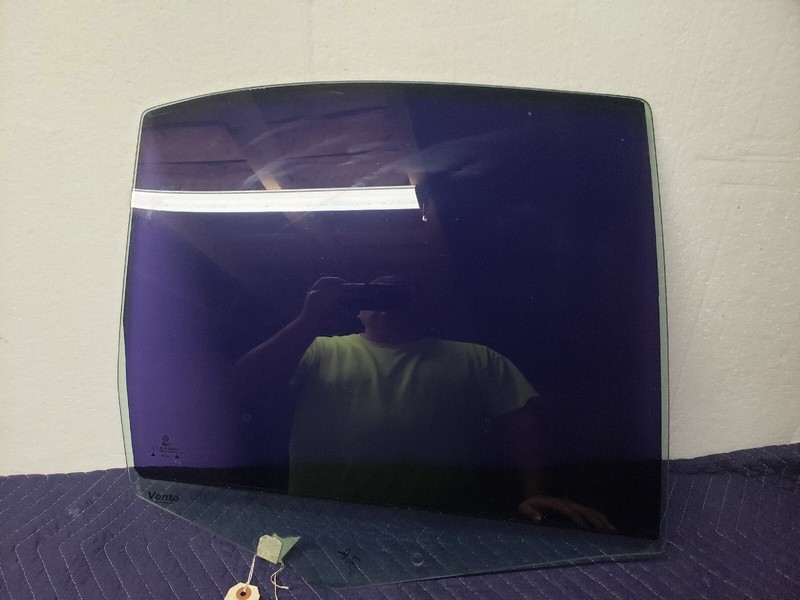 Rear Door Glass/window JETTA Right 00 01 02 03 04