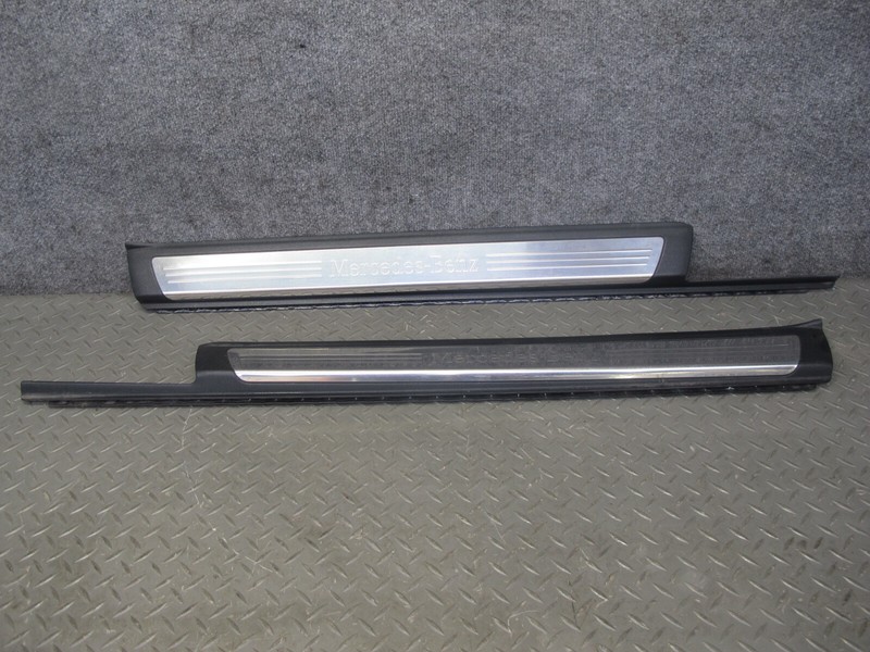 12-20 MERCEDES R172 SLK SLC LEFT RIGHT SIDE DOOR SILL SCUFF STEP TRIM PANEL SET