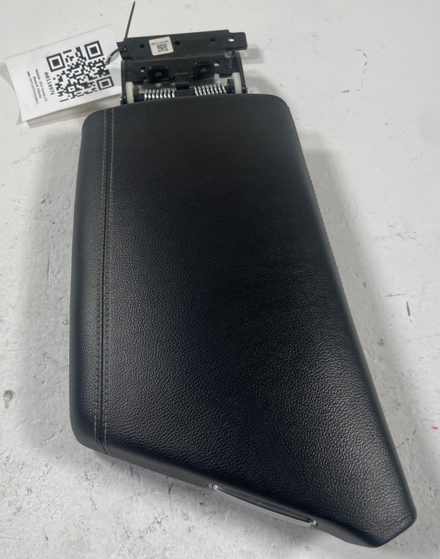 2022 - 2026 GENESIS G70 FRONT CENTER CONSOLE ARMREST STORAGE LID COVER # 110976