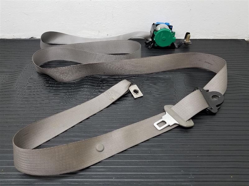 99-07 Chevrolet Silverado Extended Cab Rear Seat Belt Retractor OEM 19168091