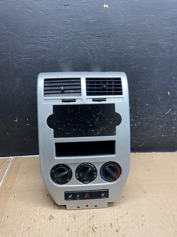 2007 to 2009 Dodge Caliber Dash Radio Center Bezel Climate Dash OEM AB5391 DG