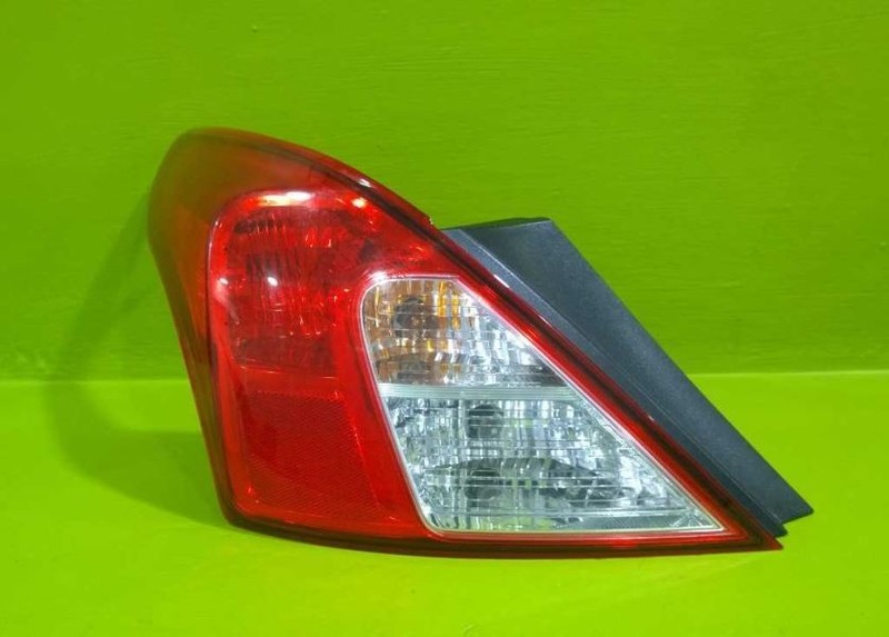 12 13 14 15 16 17 18 19 VERSA SDN DRIVER LEFT TAILLIGHT LAMP OEM 3651-37