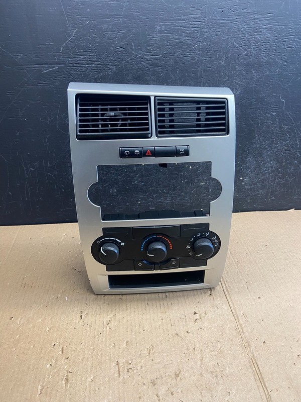 2005 - 2007 Dodge Charger Dash Climate Temperature Control Radio Bezel AE3958 DG