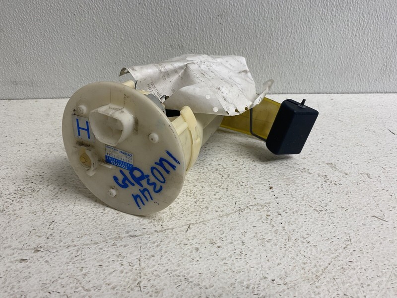 1994-1995 Nissan Altima Fuel Pump w Sending Unit & Bracket Oem