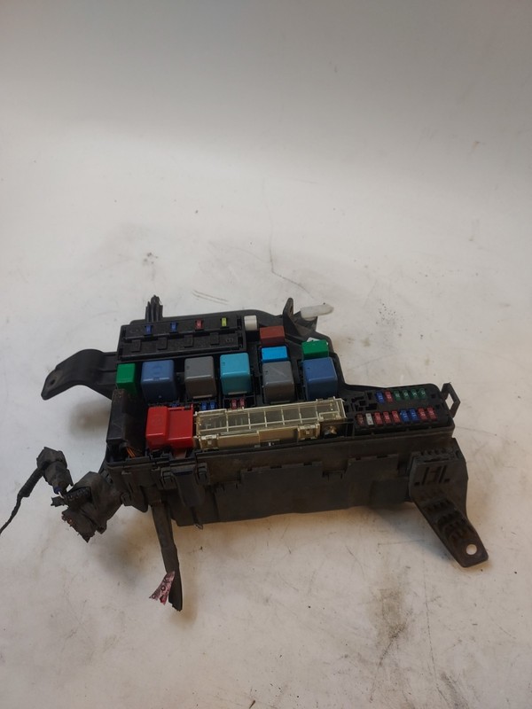 2004-2009 Toyota Prius Engine Compartment Fuse Relay Box 82641-47010 OEM
